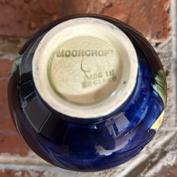 Moorcroft Pottery Small Blue Vase Iris/ Orchid Flower w/Label 4” tall - Picture 6 of 6